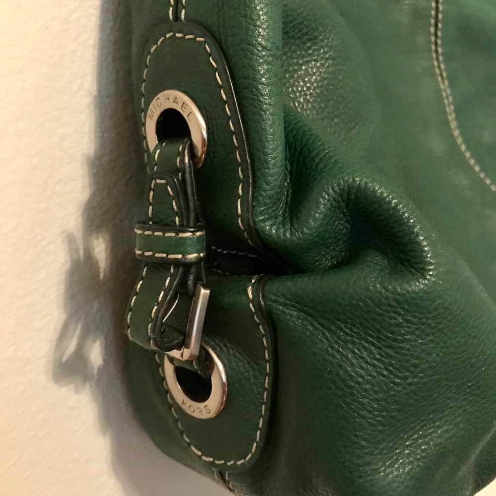 Michael Kors Purse. Beautiful color!